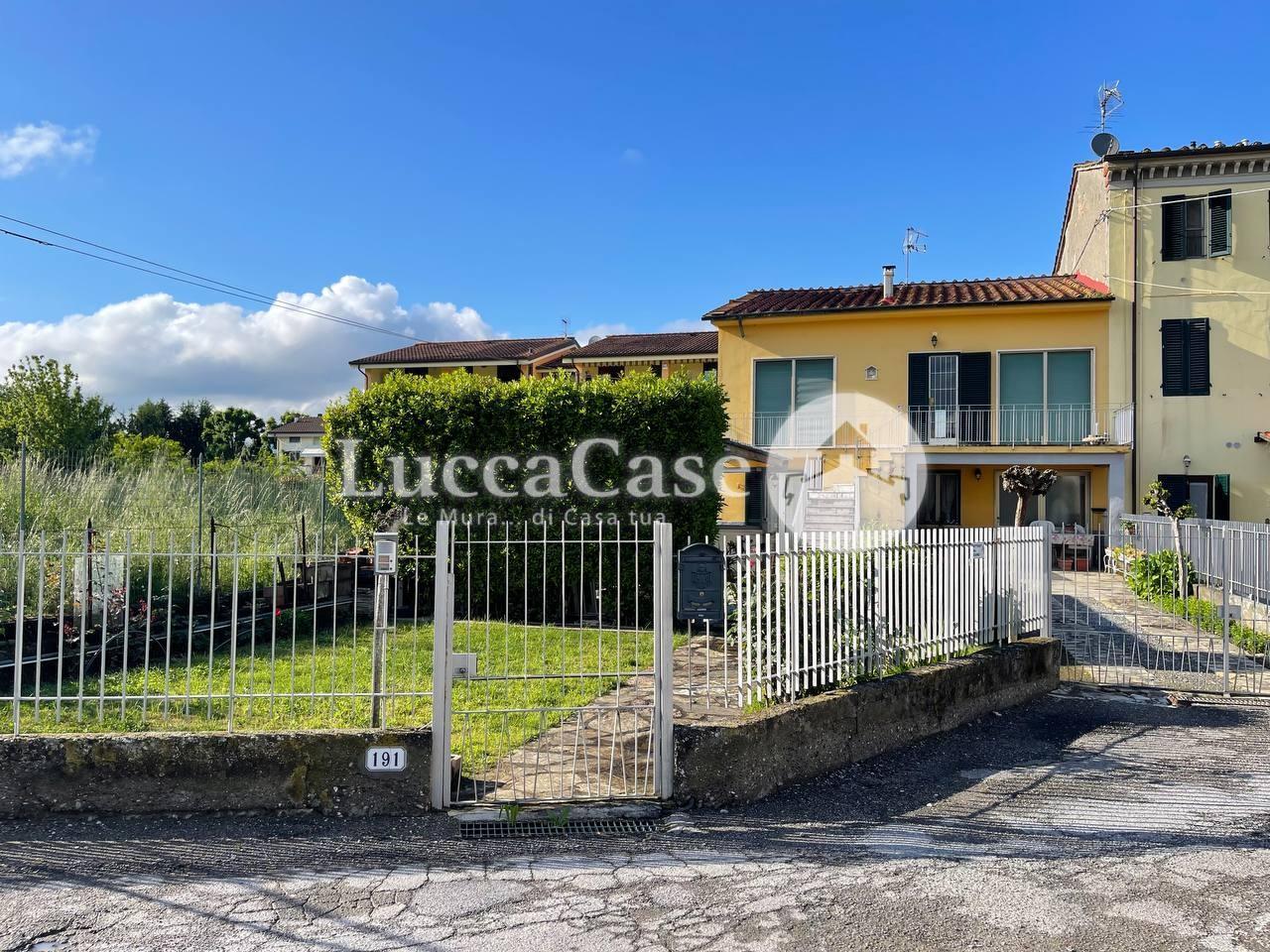 Doppelhaushälfte in verkauf zu Lucca