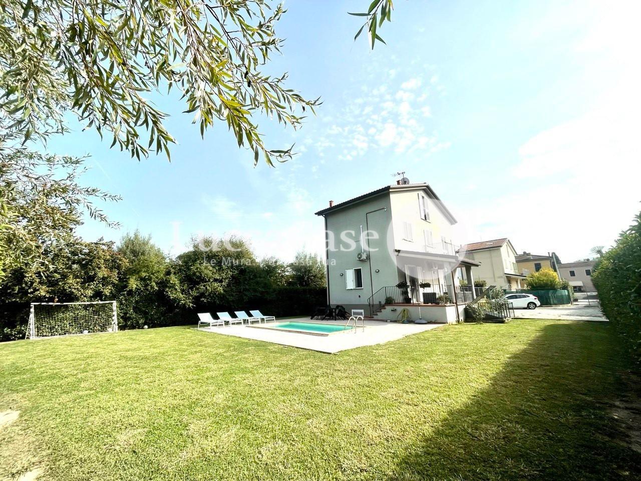 Casa singola in affitto a Lucca