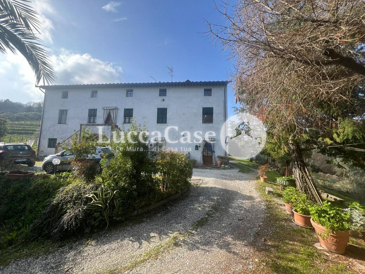 Country house for sale in Lucca