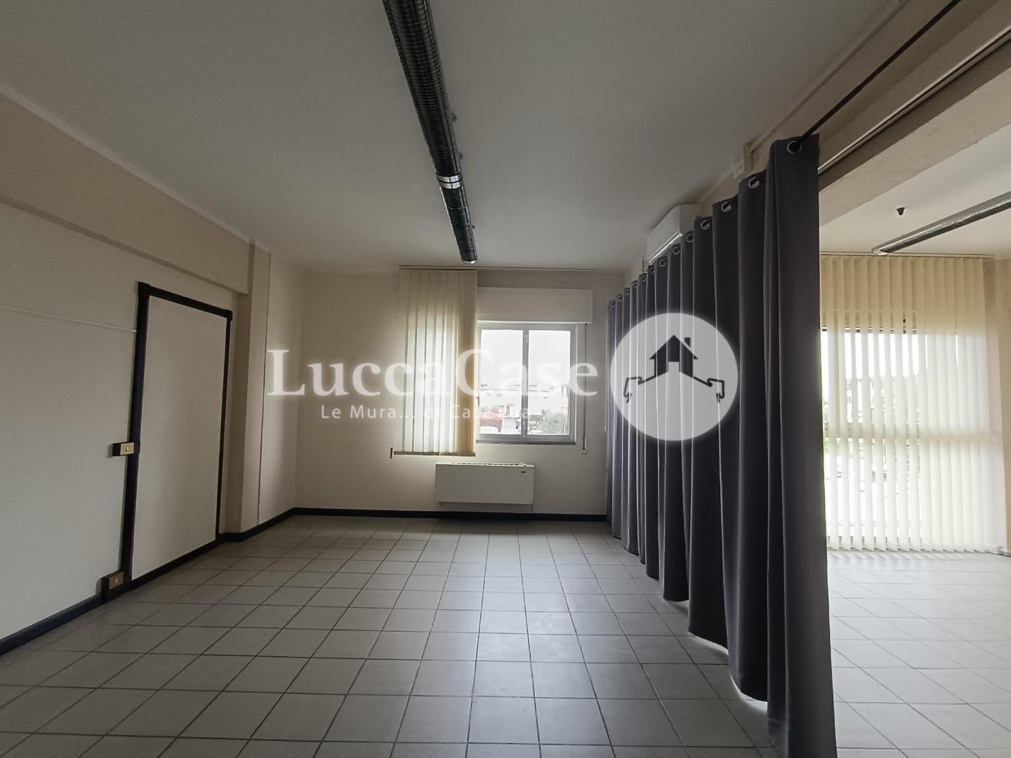Ufficio in affitto commerciale a Capannori (LU)