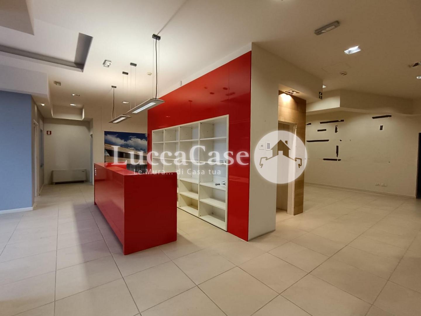 Business mall for commercial rentals, ref. F355K