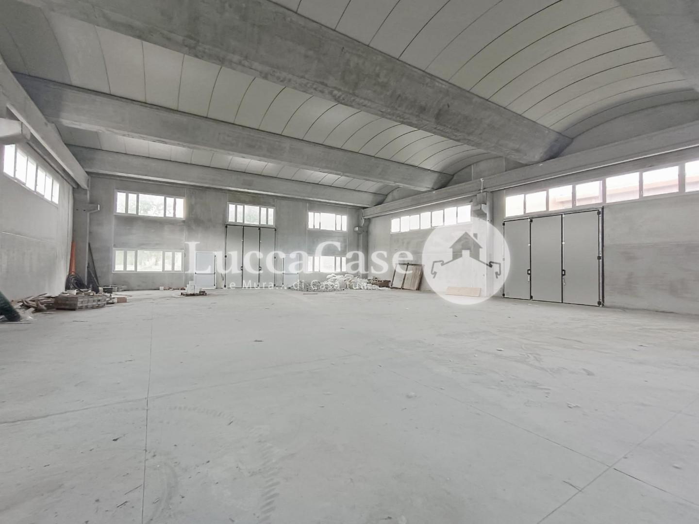 Industrial depot for sale in Lucca
