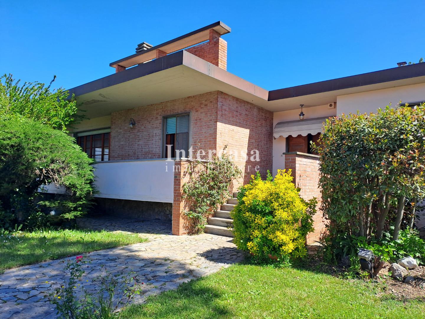 Villa for sale in San Giuliano Terme (PI)