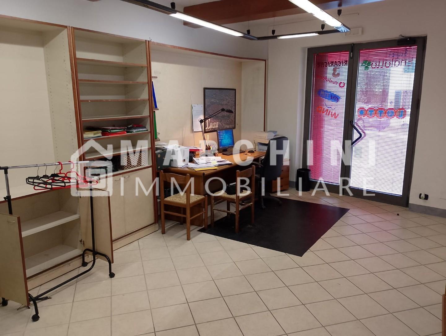 locale commerciale in vendita a Lucca in zona zona San Marco