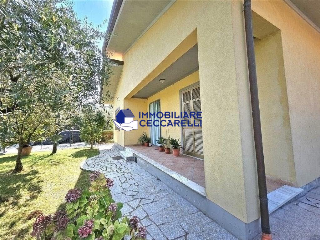 Casa indipendente in vendita a Marina Di Massa, Massa (MS)