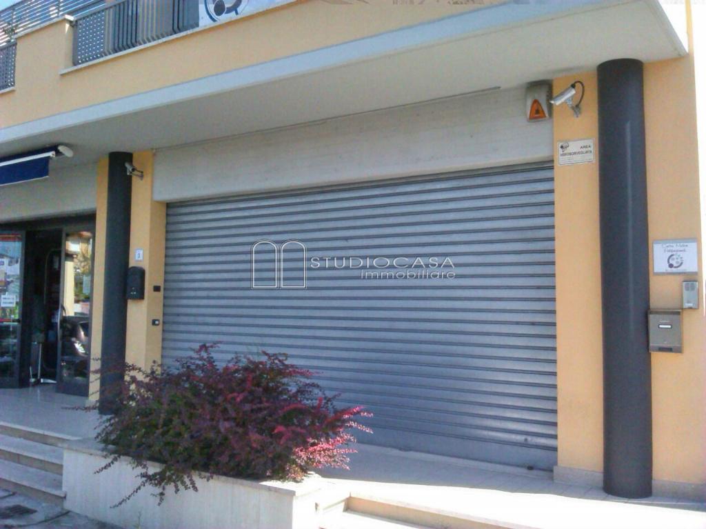Locale comm.le/Fondo in affitto commerciale a San Giuliano Terme (PI)
