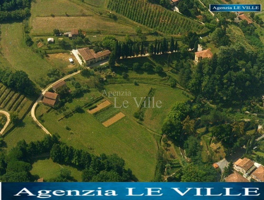 Farmhouse for sale in Camaiore (LU)