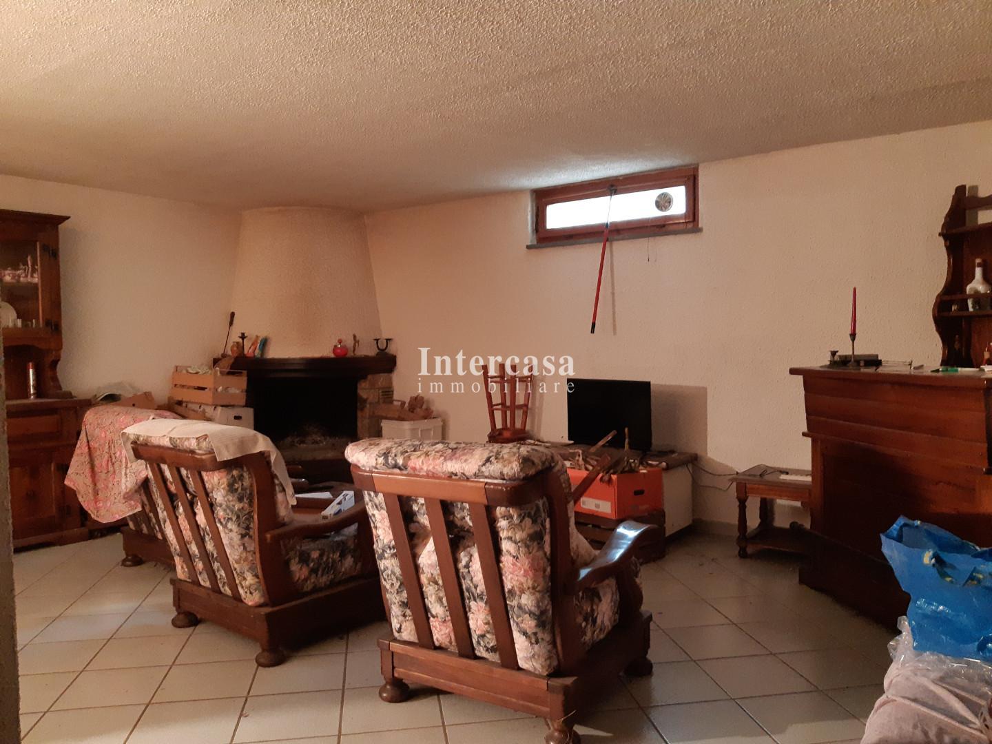 Three-family cottage for sale in San Giuliano Terme (PI)