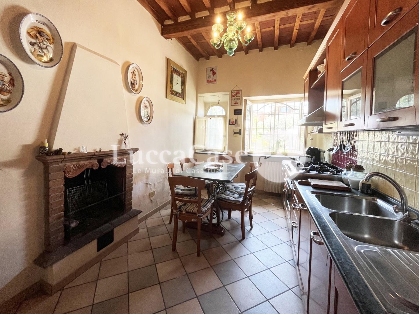 Townhouses for sale in Lucca
