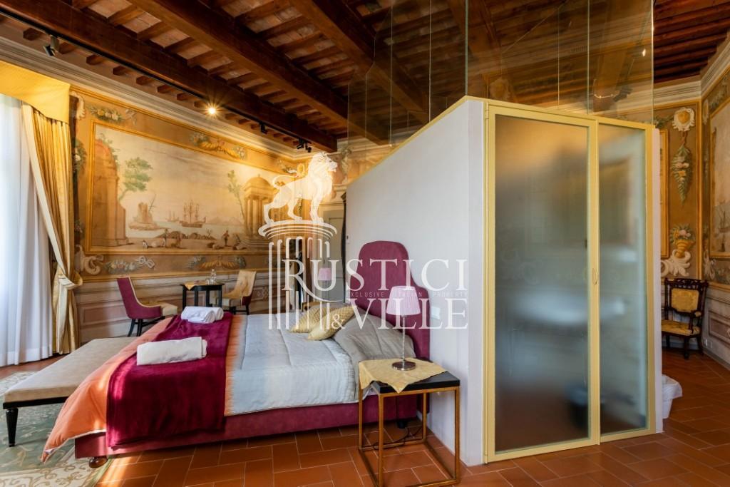 Historical building on sale to Pisa (12/59)