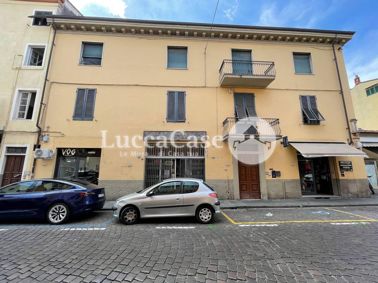 Business mall for sale in Lucca