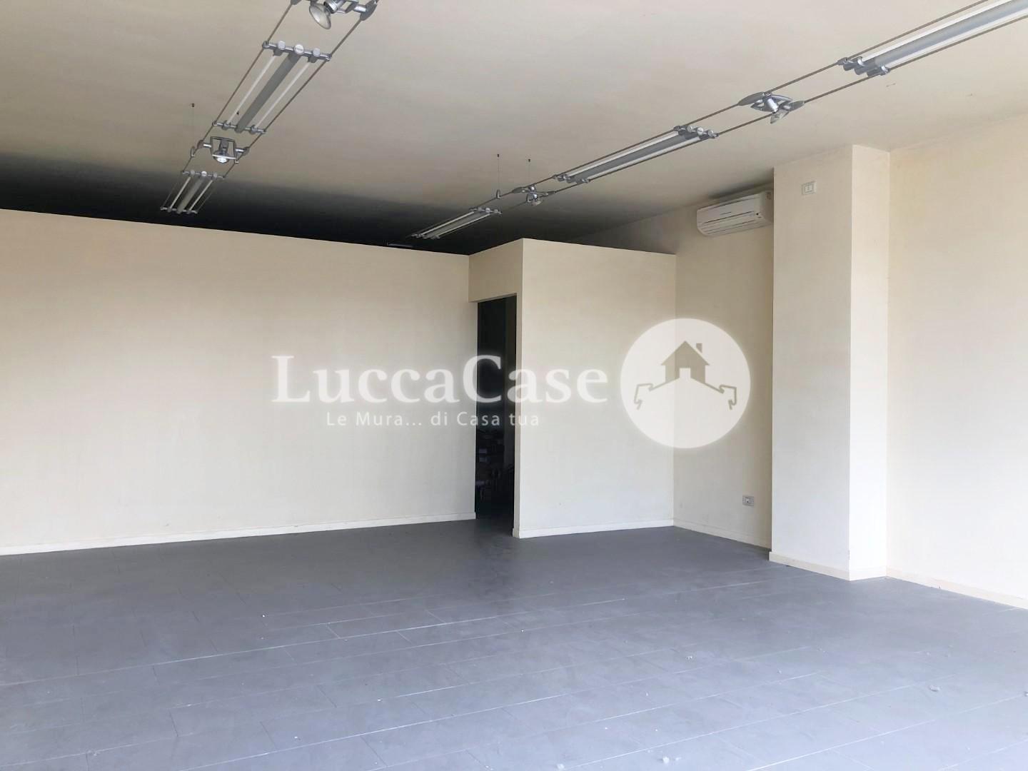 Business mall for sale in Lucca