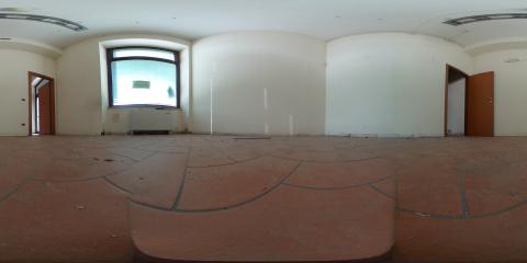 Locale comm.le/Fondo in vendita a Barga (LU)