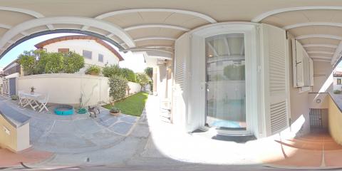 Porzione di casa in vendita a Lido Di Camaiore, Camaiore (LU)