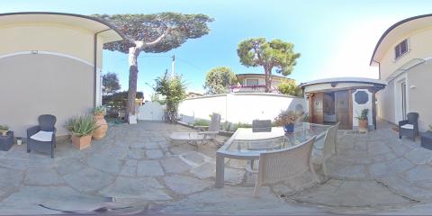 Porzione di casa in vendita a Lido Di Camaiore, Camaiore (LU)
